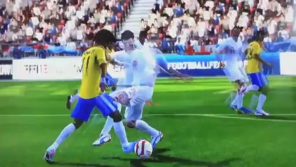 FIFA 13 | Van Persie Gets Beat Up!