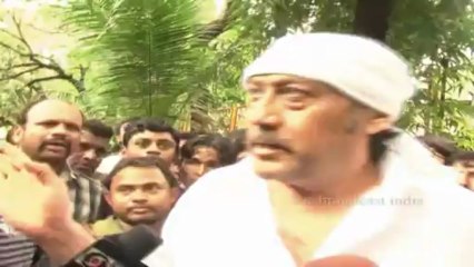 Jackie Shroff  Angry on Reporter For Ask His Fillings With Pran After Cremation of Pran