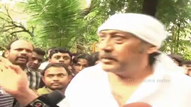 Jackie Shroff Angry on Reporter For Ask His Fillings With Pran After Cremation of Pran