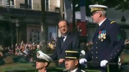14-Juillet : Hollande sifflé à son arrivée sur les Champs-Elysées