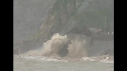 Typhoon lashes eastern China
