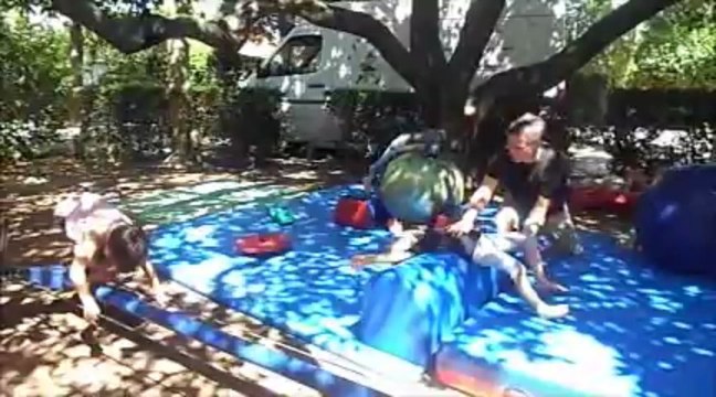 Il était une fois, un 13 juillet 2012 dans le jardin du Mini-Club atelier école du cirque