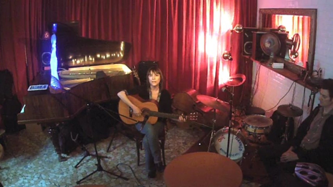 I'm in love with your boyfriend - Alison Young @ Monday Night Jam (2013-06-10)