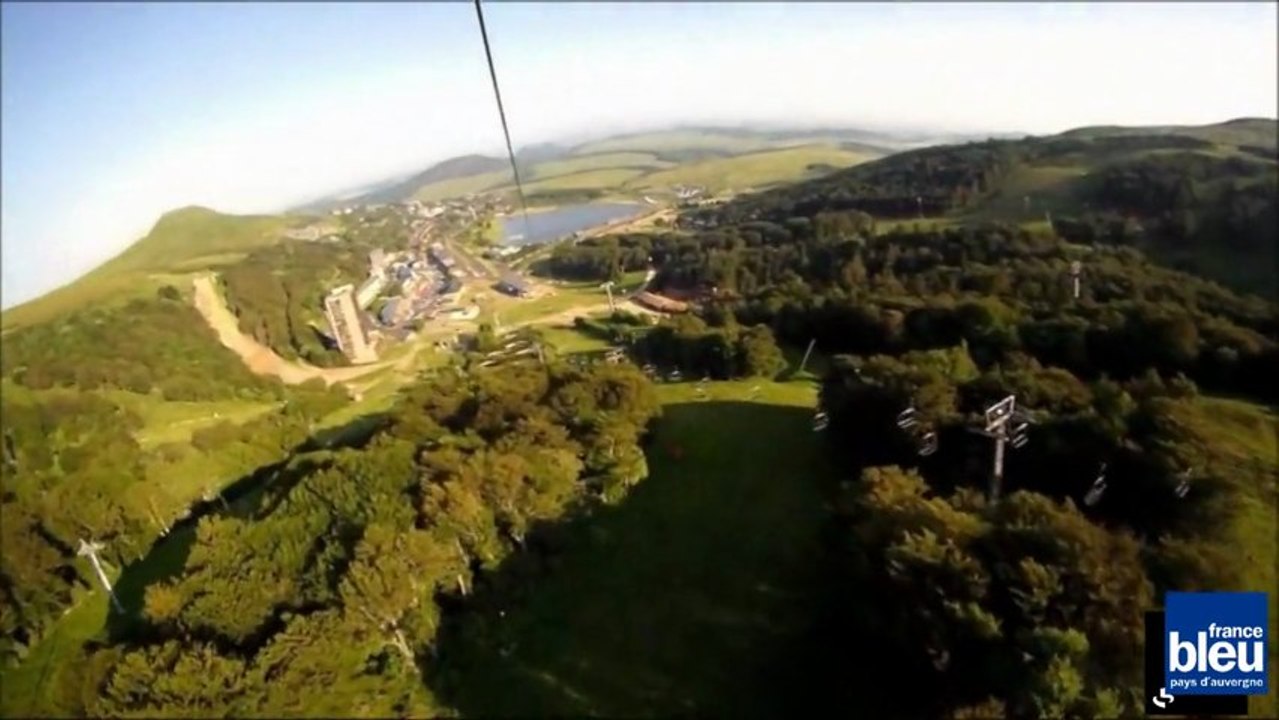 En tyrolienne au-dessus de Super-Besse