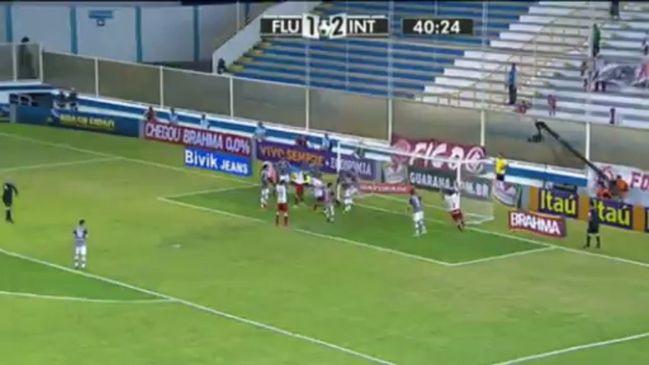 Campeonato Brasileiro - Golazo de Forlán desde el corner