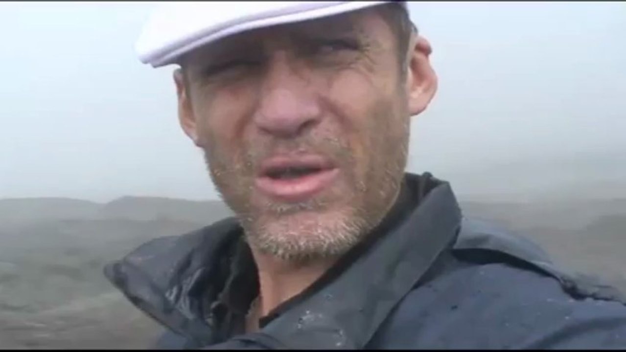 seul sur le volcan