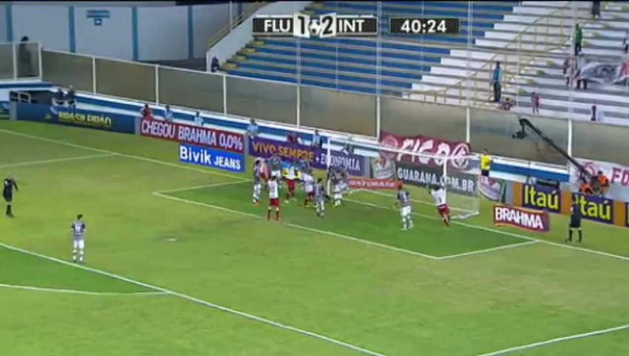 Campeonato Brasileiro - Golazo de Forlán desde el corner