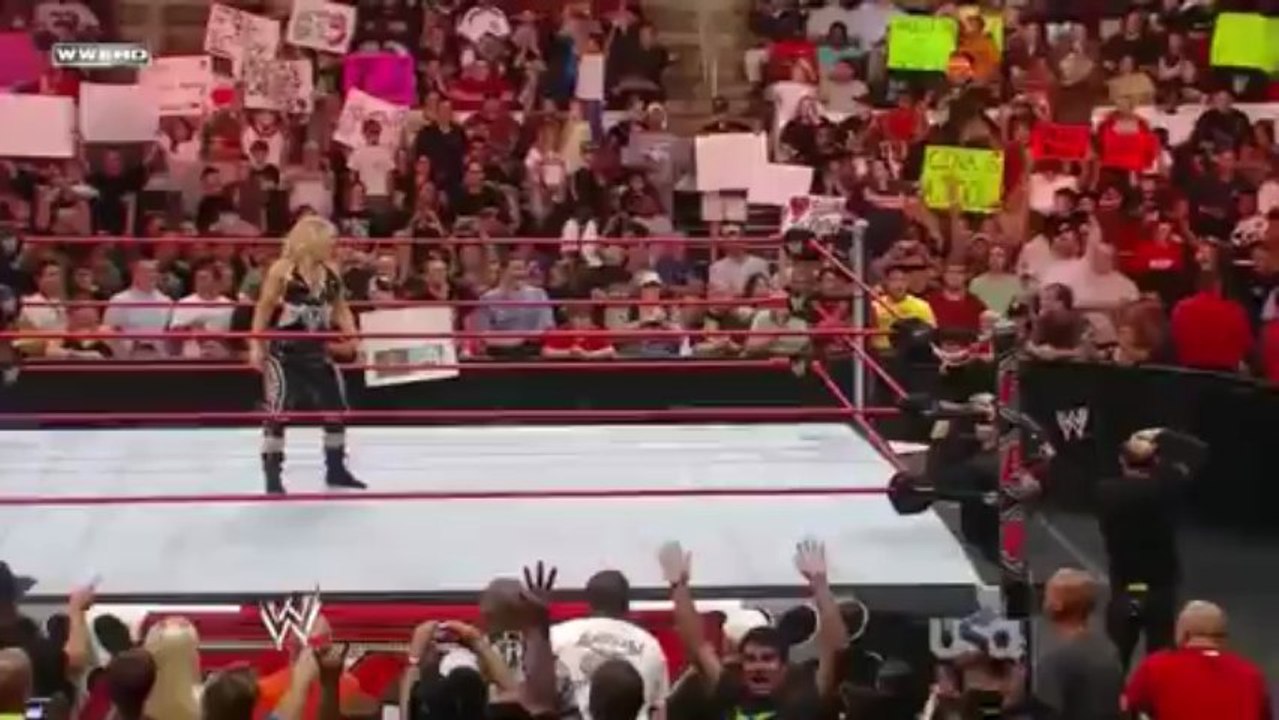 BETH PHOENIX VS SANTINO MARELLA.