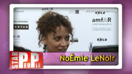 Noémie Lenoir enflamme le Crazy Horse !