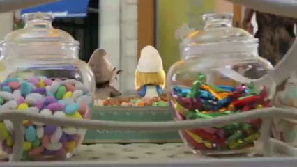 Les Schtroumpfs 2 - Extrait "Candy Store" - VOST
