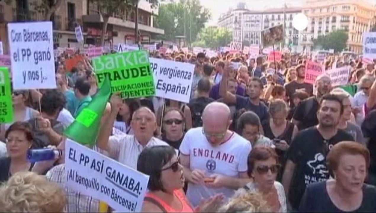 Spagna, scontri e proteste di piazza per lo sca...
