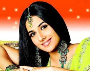 Bollywood Actress Follows Vidya Balan's Dressing Style