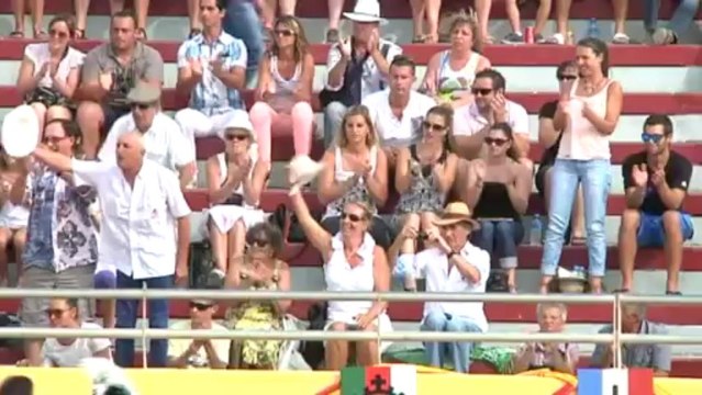 Léa Vicens : la torera à cheval gardoise prendra son alternative à la Feria des Vendanges . Portrait