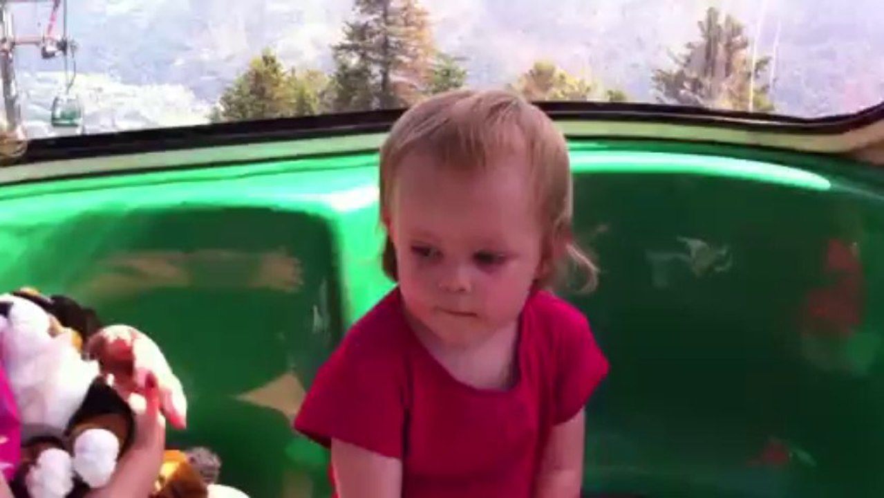 manon flora arrivée du telecabine