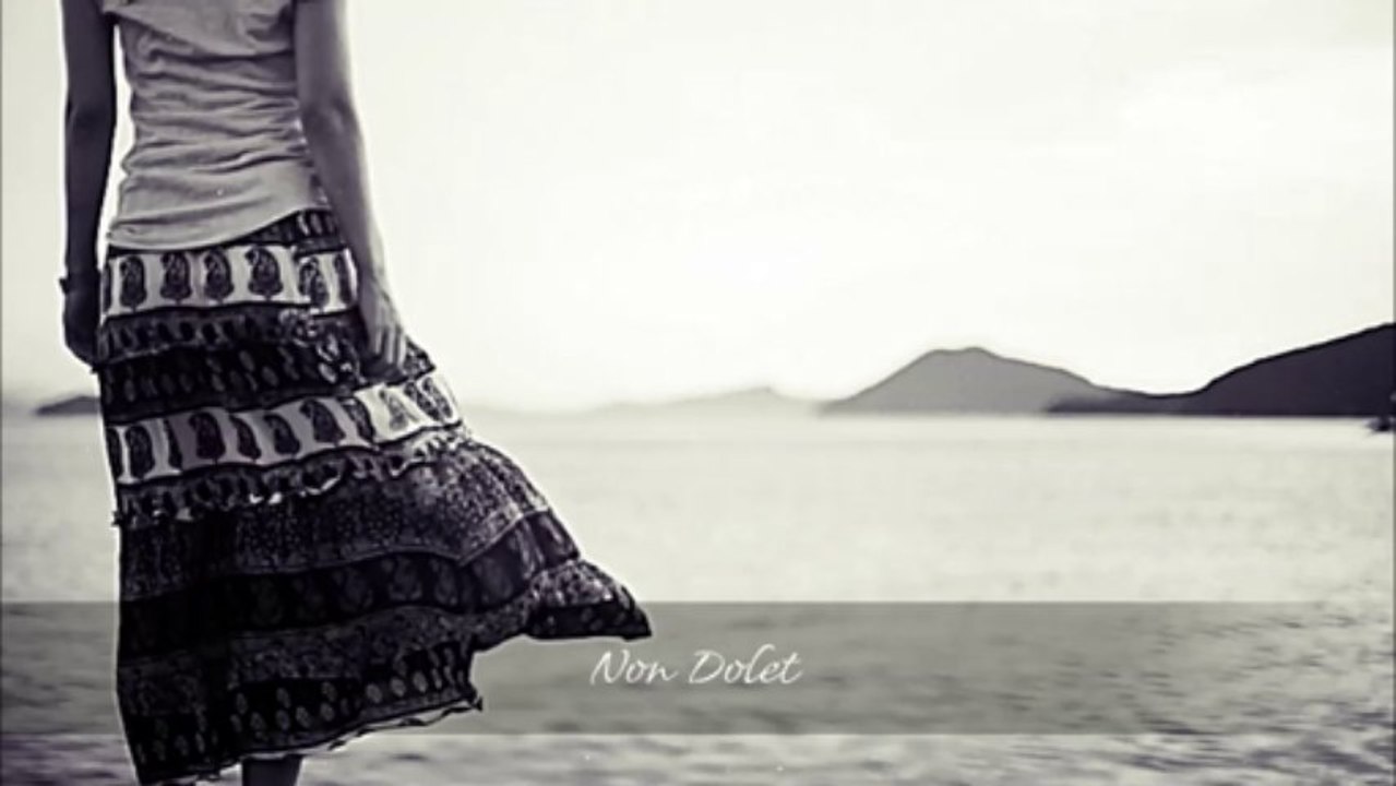 Dere Kenarında Taş Ben Olaydım - Özlem Özdil