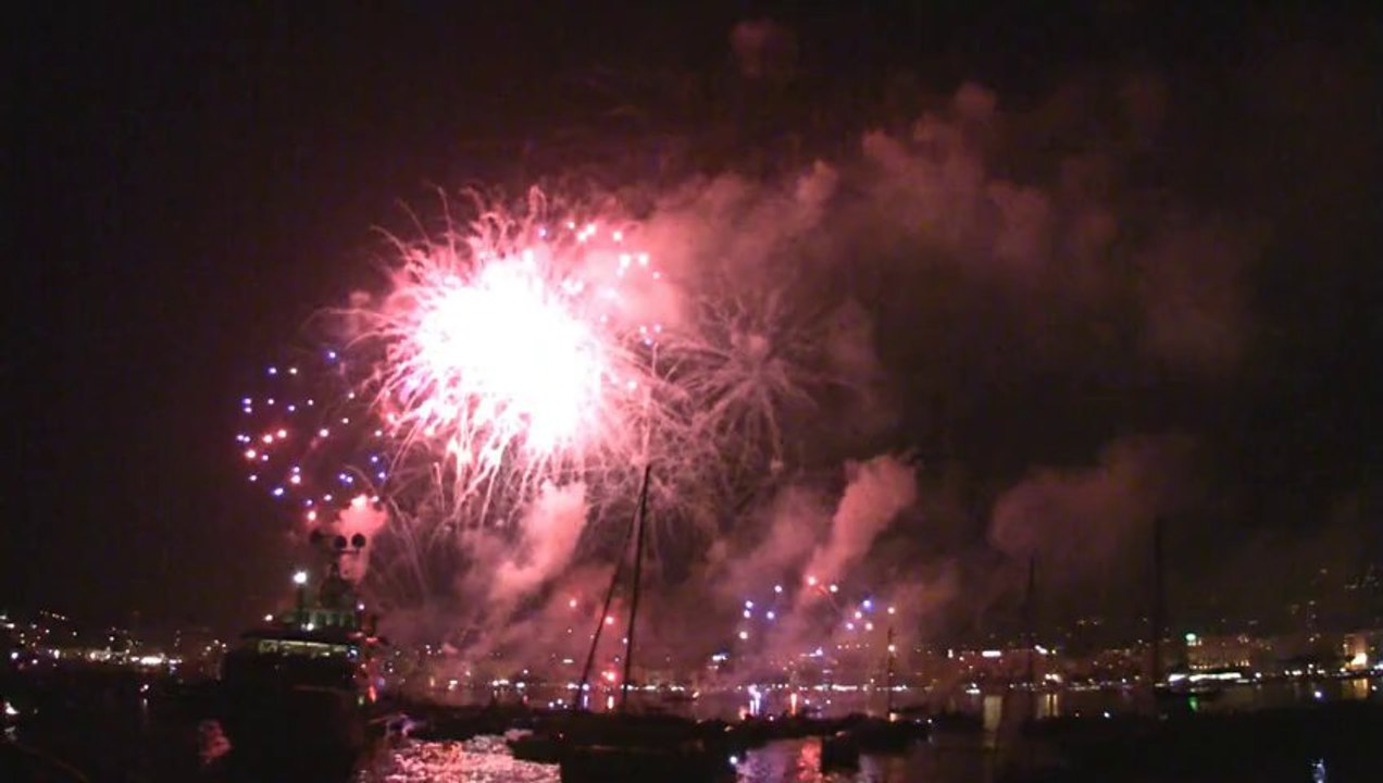 FEUX D'ARTIFICE A CANNES SUR UN YACHT AVEC DOCKWAY - 14 JUILLET 2013
