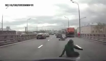 Epic fail of a Policeman in motorcycle!