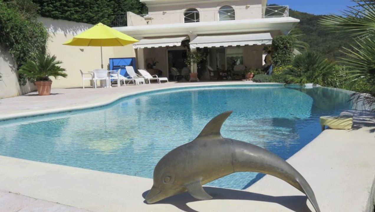 A vendre VILLA de 300 m² à Mandelieu La Napoule 06210 - Vue mer et Baie de Cannes- Piscine sur terrain de 6000 m²