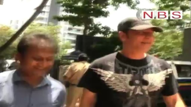 Caught on Cam- Aditya Pancholi assaulting!