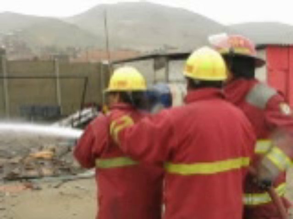 COMPAÑÍA DE BOMBEROS BRIGADIER "ALEJANDRO REYES LEÓN" MI PERÚ Nº 184