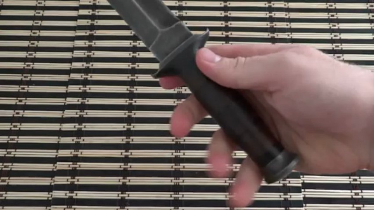 Такой нож впечатляет, но не находит применения.