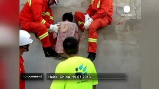 China: wall woman rescued - no comment