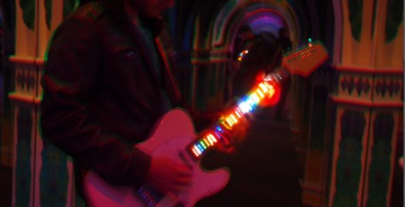 James Valentine joue avec NeckFX Guitare