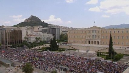 Greeks strike over job cuts & corruption