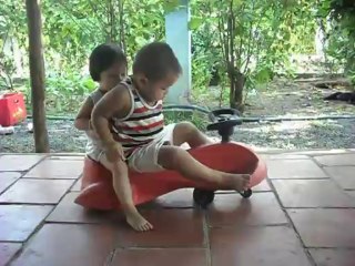 SIEU QUAY TI HON NA-BEN