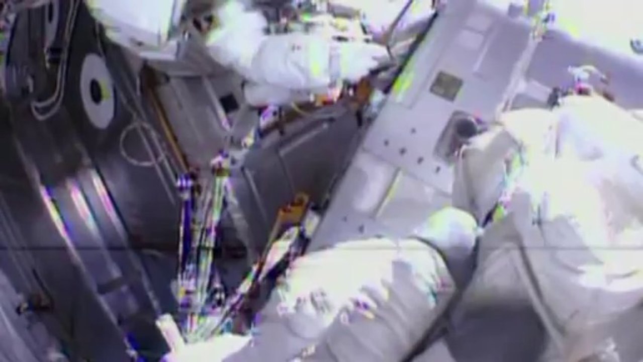 Water-like liquid fills astronauts helmet during spacewalk