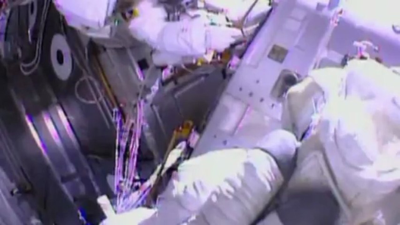 Water-like liquid fills astronaut's helmet during spacewalk