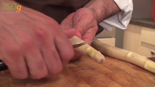 Comment éplucher une asperge blanche ? - 750 Grammes