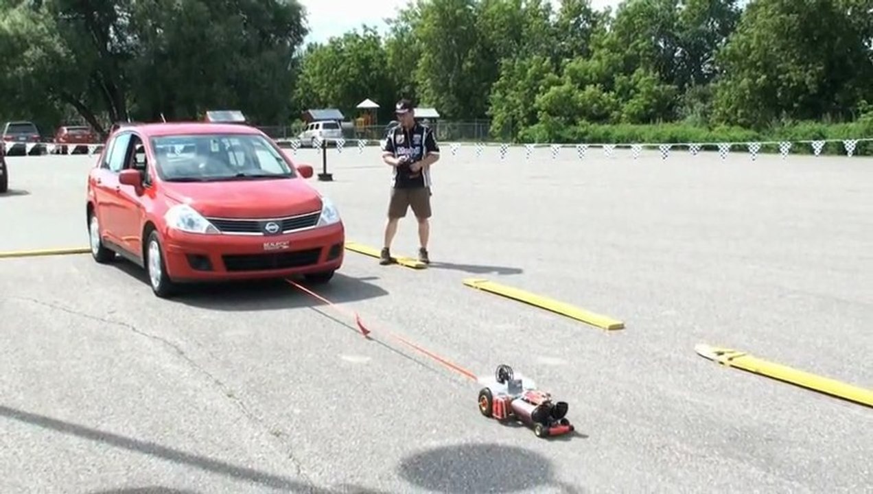 Les autos téléguidées a 'Exposition d’autos sports et antiques et de motoneiges antiques.de St-Joseph Beauce le 14 juillet 2013