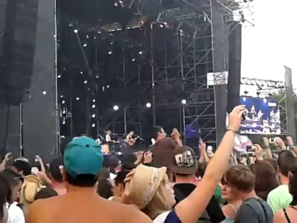 Asaf Avidan - Reckoning Song (One Day) Musilac 2013