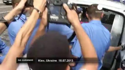 Les Femen manifestent à Kiev contre la... - no comment