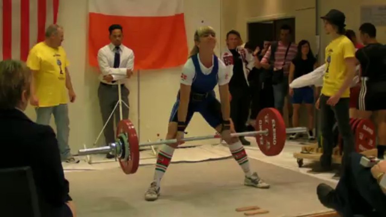 Estel sophie au soulevedeterre barre à 142.5kg championnat du Monde 2013 Anvers