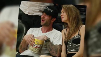 下载视频: Adam Levine est fiancé à l'ange de Victoria's Secret Behati Prinsloo