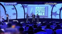 Salman Khan accepts his FIRST AWARD EVER!! - UTVSTARS HD