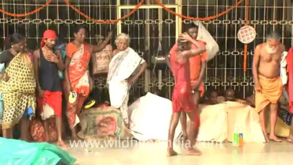 Ambubachi crowd escaping the rain - YouTube