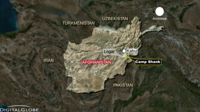 Talibanes ejecutan a ocho civiles afganos que trabajaban...