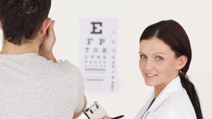 What causes macular degeneration and can it be prevented?