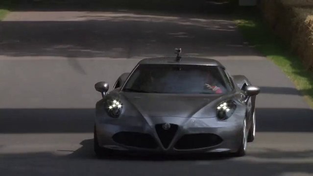 Autosital - Premiers tours de roues publics à Goodwood pour l'Alfa Romeo 4C