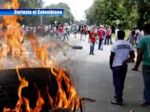 Paro minero, presentó los primeros enfrentamientos entre el escuadrón del ESMAD de la policía y los mineros del departamento de Antioquia