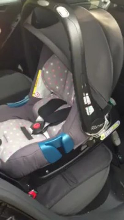 Siège auto Britax + base isofix qui bouge