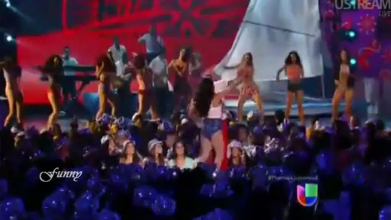 Presentación Maite Perroni ( @MaiteOficial)  "TuyYo" en Premios Juventud