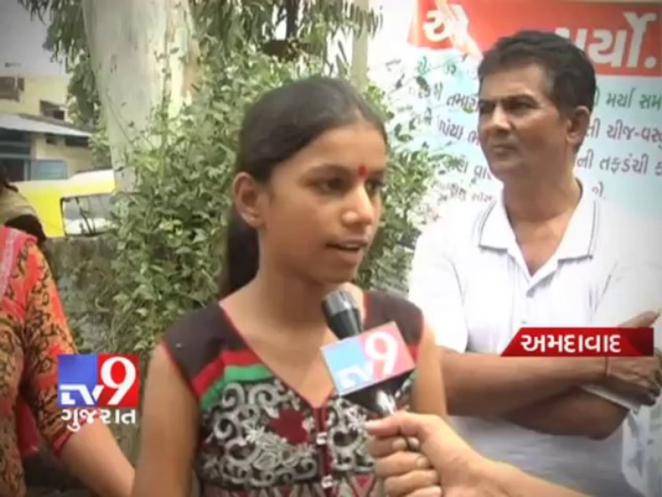 Tv9 Gujarat - Teacher thrashed students for damaging blackboard