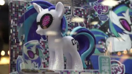 Action Figures & Cosplayers - Comic Con 2013 Highlights (via GameSpot)