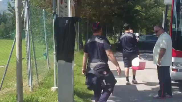 O Mίτσελ επιστρέφει στο πούλμαν μετά την τελευταία προπόνηση στο Ζέεφελντ