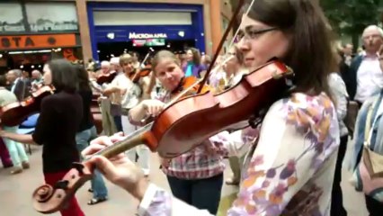 Flashmob symphonique - Centre commercial Auchan Noyelles 06-2013
