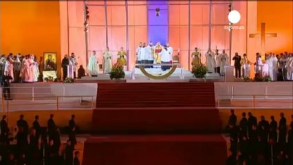 Duecentomila fedeli attendono Papa Francesco al...